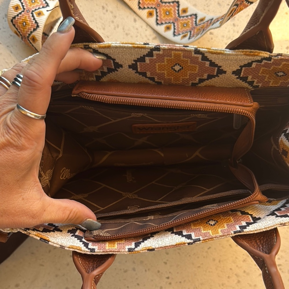 Wrangler Brown and Cream Patterned Women's Bag NWT GORGEOUS! - Picture 3 of 7